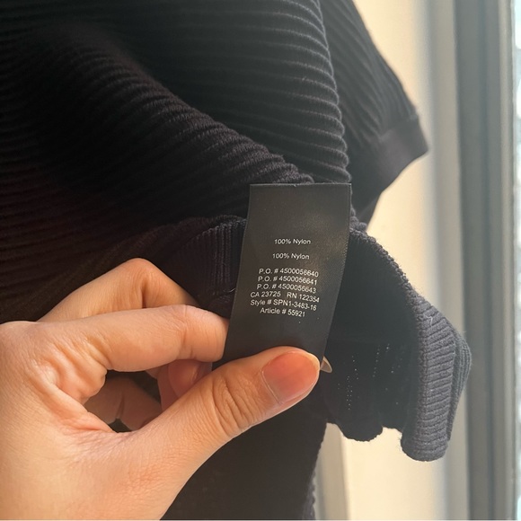 {Aritzia} 🔷 Babaton Cropped top - Picture 4 of 5